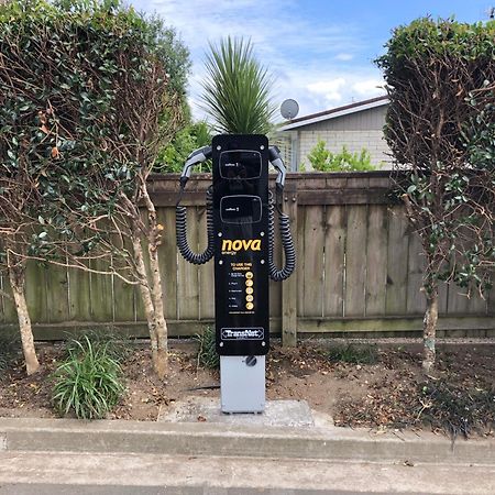 Pukekura Motor Lodge New Plymouth Zewnętrze zdjęcie Nova EV charging station
