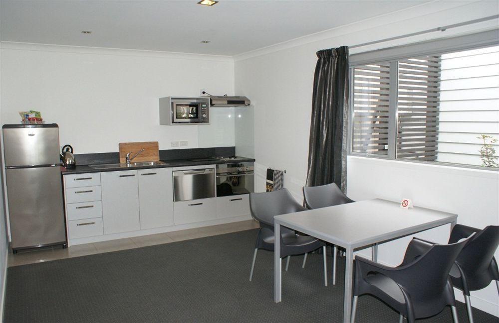 Pukekura Motor Lodge New Plymouth Zewnętrze zdjęcie A typical apartment kitchen