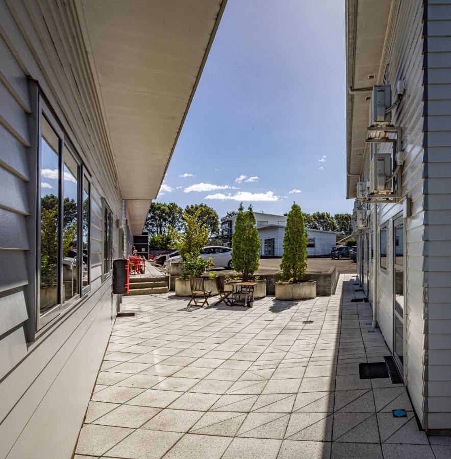 Pukekura Motor Lodge New Plymouth Zewnętrze zdjęcie The courtyard of the school
